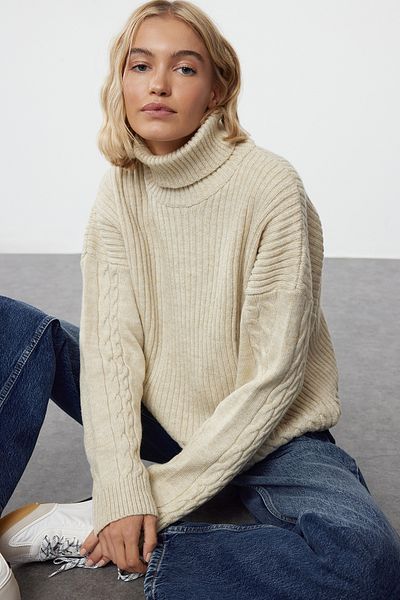 Trendyol Collection Weich strukturierter Rollkragenpullover mit geflochtenem Haar – TWOAW24KZ00777