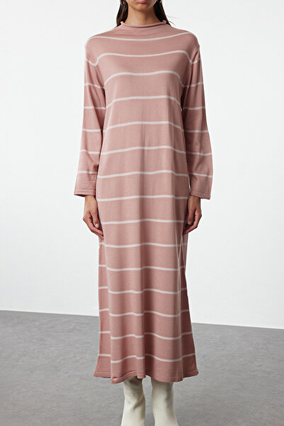 Trendyol Modest Πλεκτό φόρεμα με ριγέ γιακά Dusty Rose - TCTAW25EB00033