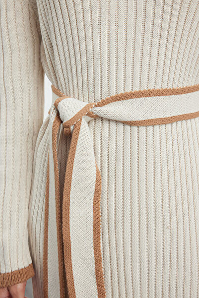 Trendyol Modest Πλεκτό φόρεμα με πέτρα με ζωνάκι βιζόν - TCTAW25EB00045