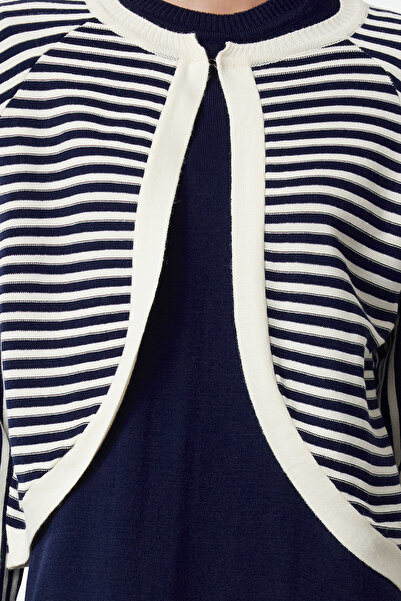 Trendyol Modest Tmavě modrý pruhovaný pletený svetr a šaty - TCTAW25US00038