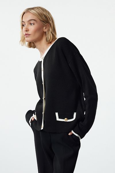 Trendyol Collection Pletený černý svetr - barva blokovaná, vzhled bundy Twoaw25Hi00024