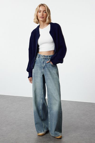 Trendyol Collection Marineblauer Strick-Cardigan mit Bomberkragen und Reißverschluss – breite Passform TWOAW24HI00153