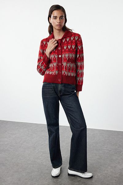 Trendyol Collection Burgunderfarbener Strick-Cardigan mit Polokragen-Muster – weich strukturiert TWOAW25HI00286
