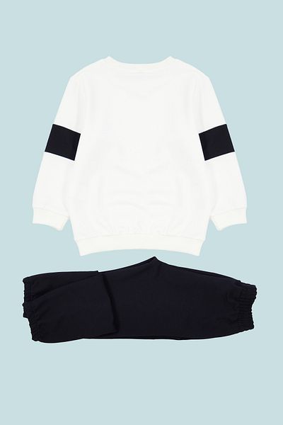 TRENDYOLKIDS Ecrufarbenes Baumwoll-Sweatshirt- und Jogginghose-Set für Jungen – Farbblock, TKDAW25AU00019