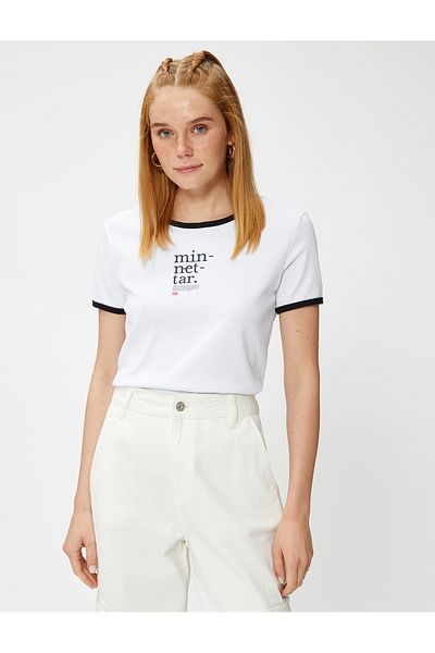 Koton T-Shirt με λαιμόκοψη Lûgat365 με άδεια πληρώματος - Λεπτομέρεια σωληνώσεων
