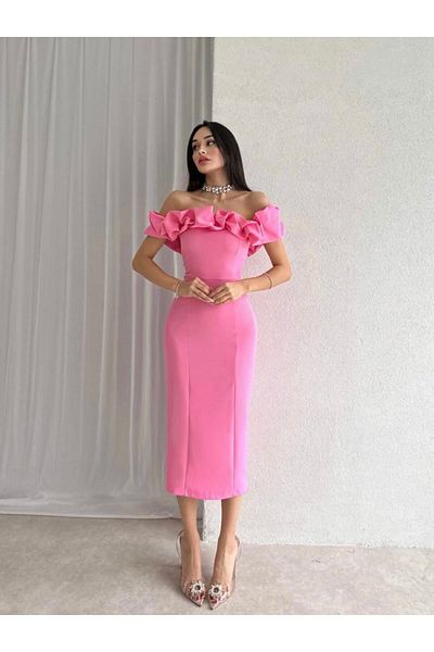 Afiş Butik Φόρεμα με ροζ βολάν στράπλες με μολύβι