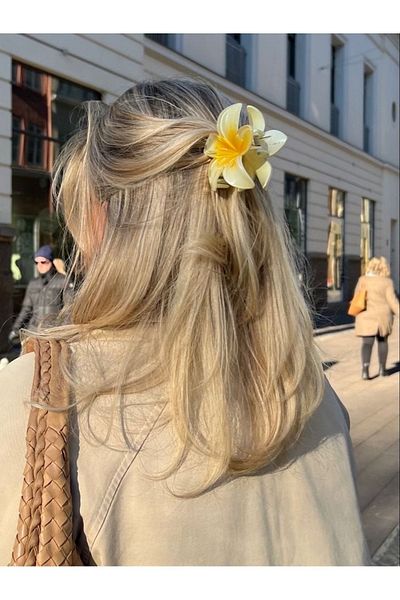 AZUL ACCESSORY مشبك مزلاج على شكل زهرة سوبر بلوم