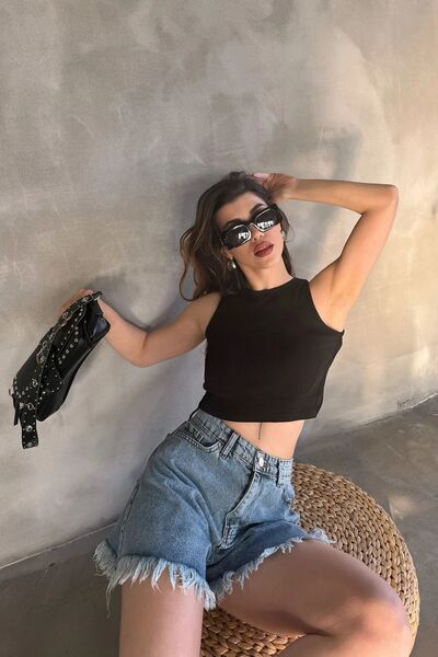 Genel Markalar Geniş Paça Püsküllü Denim Şort