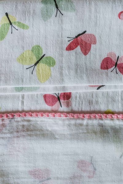 the ruby baby & kids 75x110 cm Lightweight Muslin Blanket for Your Baby - Breathable, Multi-Purpose