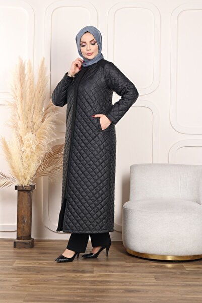 Tuğralı Kapitone Kollu Fermuarlı Siyah Mont Tesettür