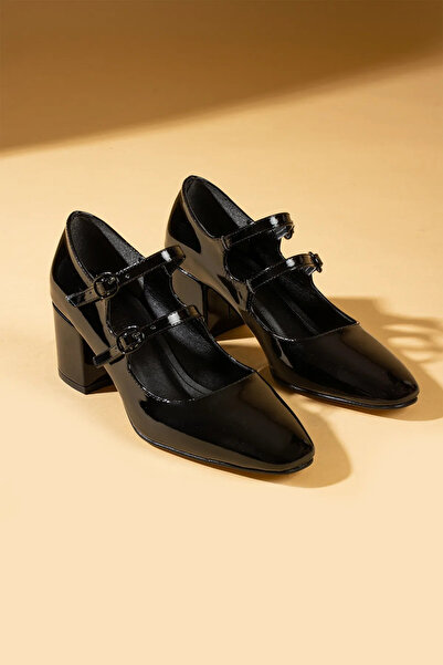 misio shoes حذاء بكعب سميك من الجلد اللامع مقاس 6 سم - حزام مزدوج وتفاصيل إبزيم