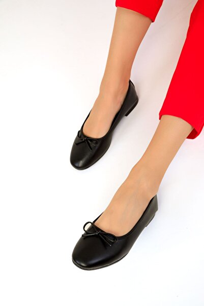 SOHO Model černých dámských balerín z roku 19456