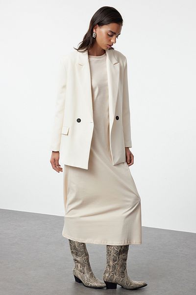 Trendyol Modest Μακρύ μπεζ φόρεμα - μακρυμάνικο και φόδρα με λεπτομέρεια TCTAW25EB00081