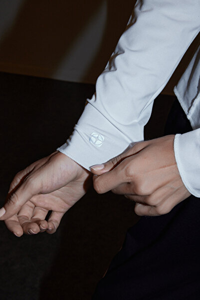 Trendyol Collection Bílý sportovní pletený top s mikroprošíváním a detailem reflektoru - Thmaw25Bz00004