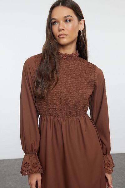 Trendyol Modest Ελαστικό υφασμένο φόρεμα σε σκούρο καφέ - TCTAW25EB00078