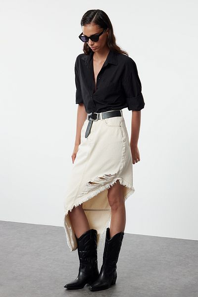 Trendyol Collection Джинсова спідниця міді асиметричного крою кольору екрю з пушком TWOAW22ET0140