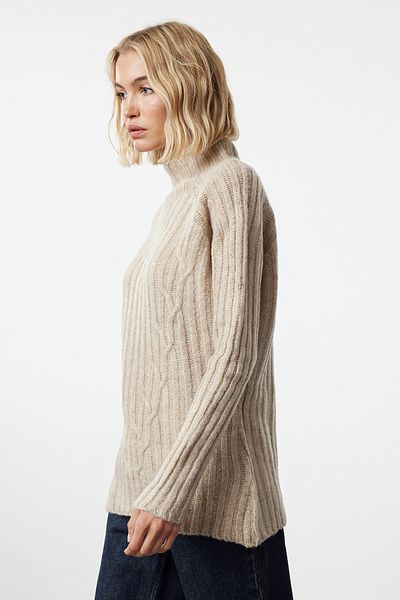 Trendyol Collection Pulover din tricotaje moale cu guler în picioare bej și detaliu tricotat - TWOAW25KZ00049