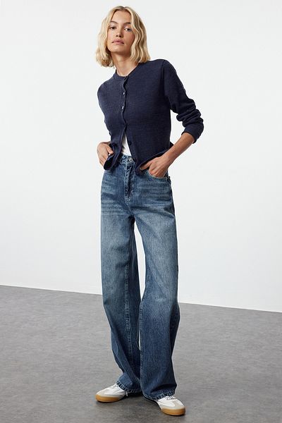 Trendyol Collection Marineblaue Jeans mit hoher Taille und weitem Bein TWOSS22JE0242
