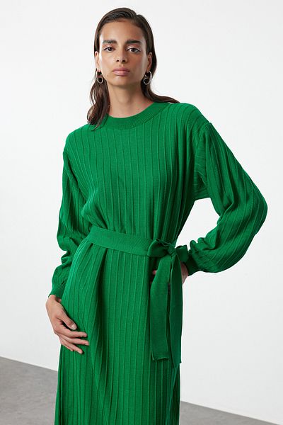 Trendyol Modest Zelené úpletové šaty – s páskem, TCTAW25EB00055