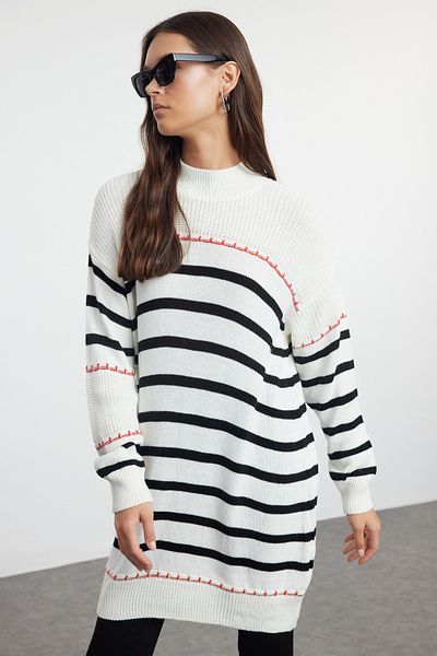 Trendyol Modest Základní pletený svetr – Ecru, červený a černý pruhovaný TCTAW25AK00026