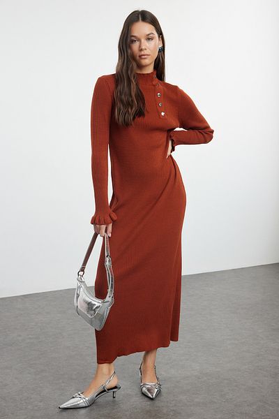 Trendyol Modest Φόρεμα πλεκτό με ραβδώσεις - αξεσουάρ κανέλας, με κουμπιά - TCTAW25EB00018