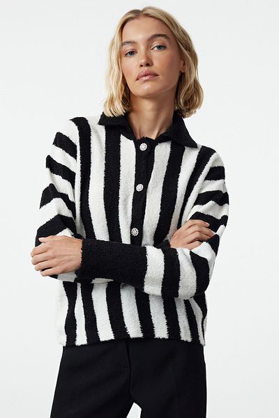 Trendyol Collection Pulover din tricot cu dungi cu textura moale - negru TWOAW25KZ00188