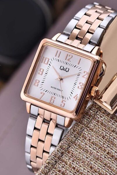 Q&Q Rose Gümüş Çift Renk Rakamlı Modern Kare Kadın Kol Saati