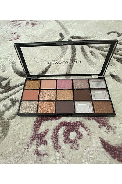 Revolution Reloaded Fundamental 15-Piece Eyeshadow Palette - 3 Pieces Breakes