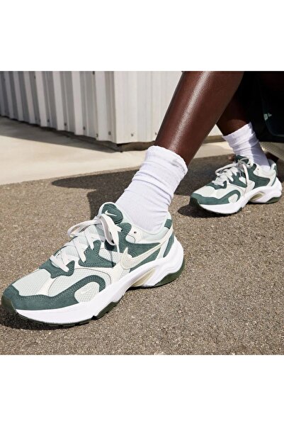 Nike حذاء رياضي نسائي أخضر - AL8
