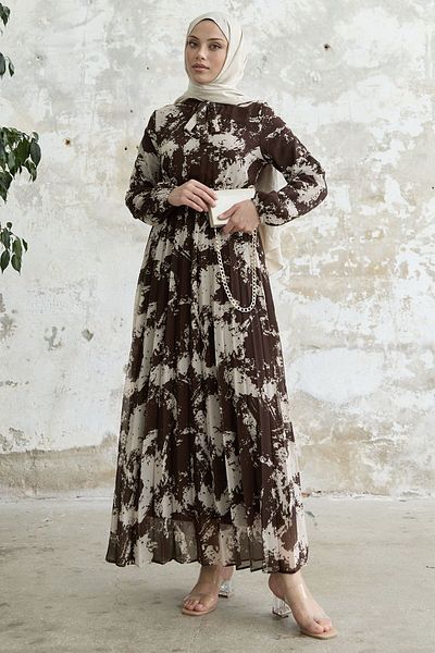 InStyle Plissiertes Chiffonkleid mit Diva-Kragen und Gürtel - Khaki