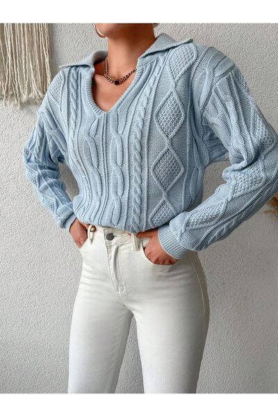 TRQOM Baby Blue Knitwear πουλόβερ - Γιακάς Polo, Πλεκτό σχέδιο και λεπτομέρεια σε κομμένο ύψος