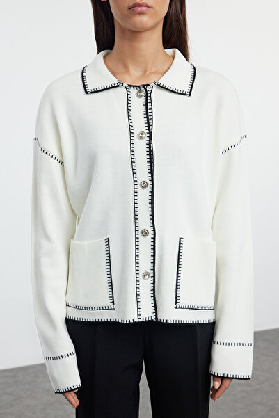 Trendyol Collection Kardigan z dzianiny w kolorze ecru z kołnierzykiem polo - TWOAW25HI00218