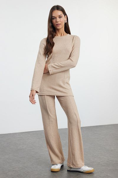 Trendyol Collection Spanyol ujjú bézs kötött blúz és nadrág szett - TWOAW25AU00073