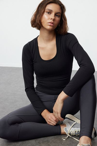Trendyol Collection Reflector Print Black Yoga Sports Top - Soft Fabric, 2 Layers with Pad Inside, Brushed Thmaw25bz00003