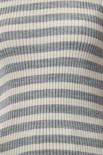 Trendyol Collection Pulover de tricotaj cu dungi gri - TWOAW21KZ0942