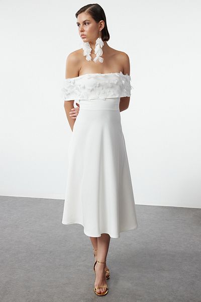 Trendyol Collection Bílé 3D květinové detailní svatební šaty – svatební/svatební plesové šaty TPRSS24EL00273