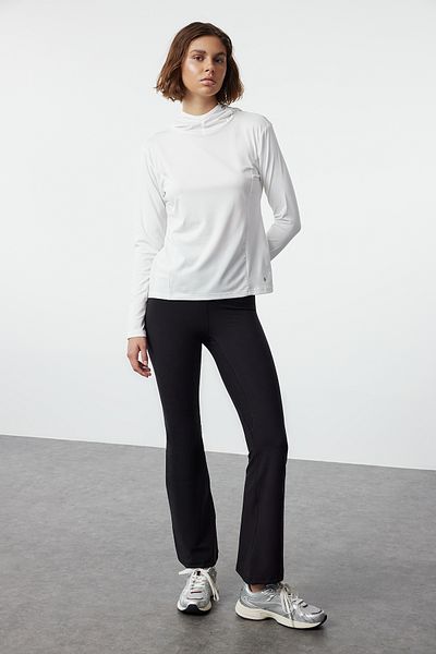 Trendyol Collection Weißes Sportoberteil mit Kapuze und Mikroreflektor-Aufdruck - THMAW25BZ00005