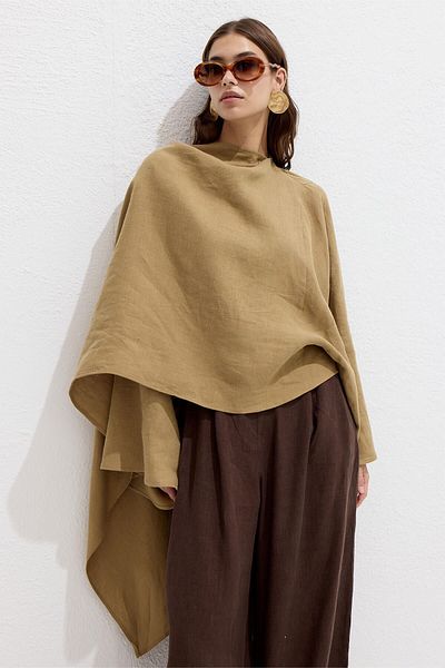 Manuka Asymmetrische Sahra-Bluse mit Leinenumhang