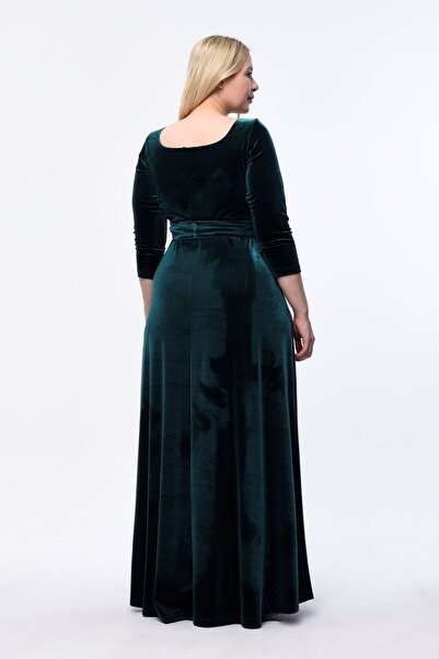 KIRIŞIK فستان سهرة مخملي بفتحة