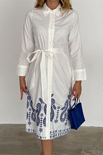 FEMELLE Kadın Beyaz Belden Kuşaklı Yırtmaçlı Düğmeli Nakış İşlemeli Pamuklu Elbise
