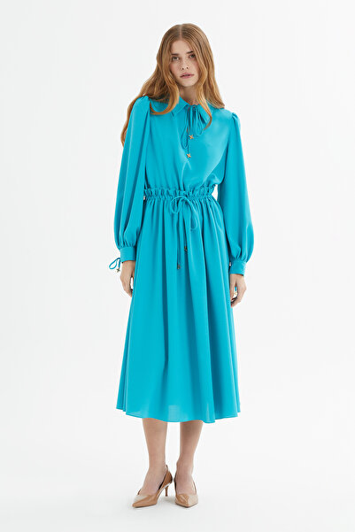 kı.we Yaka Su Damla Kesim Detaylı Eteği Kloş Mavi Midi Boy Elbise