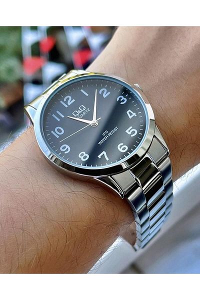 Q&Q Men's Stylish Metal Cord Wristwatch - Black Metallic Number Indicator