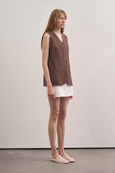mathilda store Горчиво кафява жилетка Luciano с V-образно деколте - 100% памук, с копчета, без ръкави и с подплата
