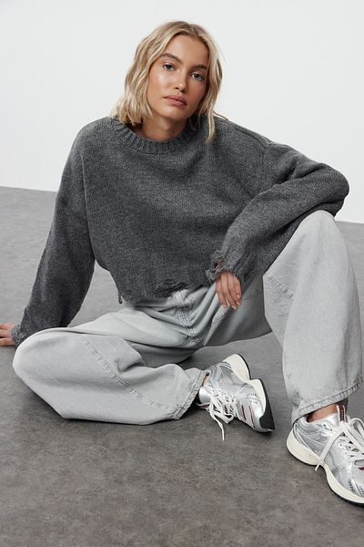 Trendyol Collection Puha textúrájú antracit kötött pulóver - szuper széles szabású, vágott TWOAW24KZ00319