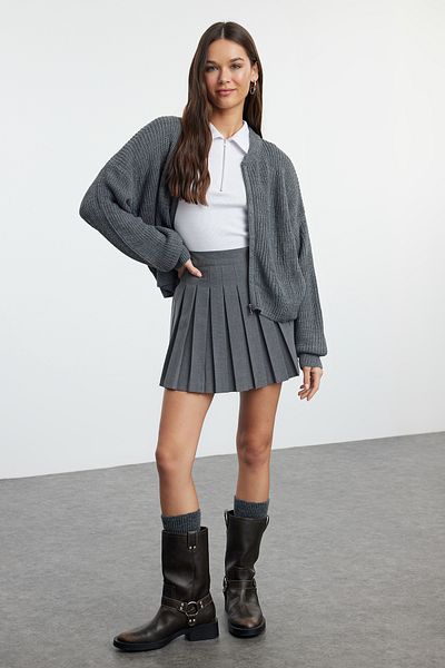 Trendyol Collection Anthrazitfarbener Strick-Cardigan mit breiter Passform und Reißverschluss – Bomberhals TWOAW24HI00153