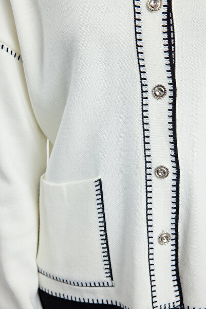 Trendyol Collection Kardigan z dzianiny w kolorze ecru z kołnierzykiem polo - TWOAW25HI00218