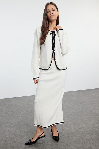 Trendyol Collection Kötöttáru alsó-felső szett - Ecru szalag és masni részletekkel TWOAW25AU00054