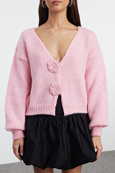 Trendyol Collection Cardigan din tricot cu detalii de trandafir pudrat TWOAW25HI00242