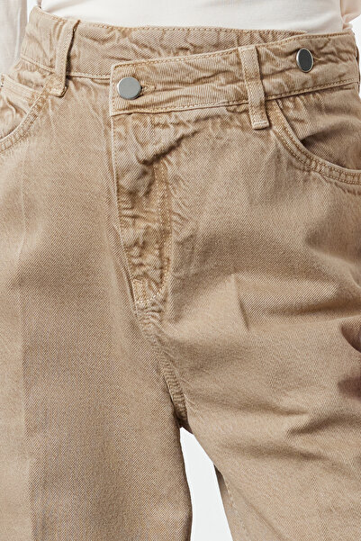 Trendyol Collection High Waist Beige Wide Leg Jeans - Asymmetrical Closure, Iron Trace Twoaw25je00304