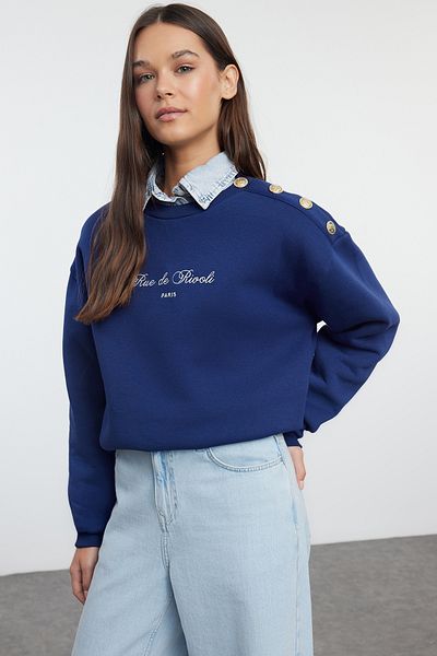 Trendyol Collection Sötétkék szlogen hímzett - Gomb részletesen Polár kötött pulóver TWOAW25SW00015